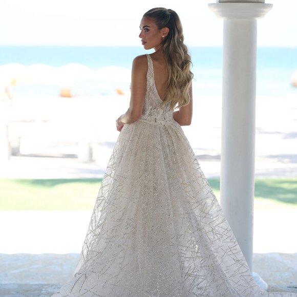 WEDDING DRESS! MILLA NOVA! AMAZING CONDITION - Picture 5 of 13